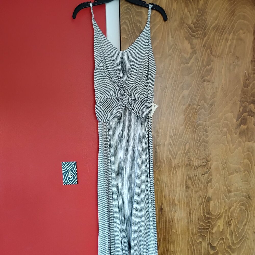 Unique Dress Forum halter crop top w/train in white/black/silver size L NWT